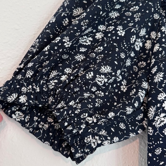 Ann Taylor LOFT Floral Puff Sleeve, Size Medium - Picture 9 of 9